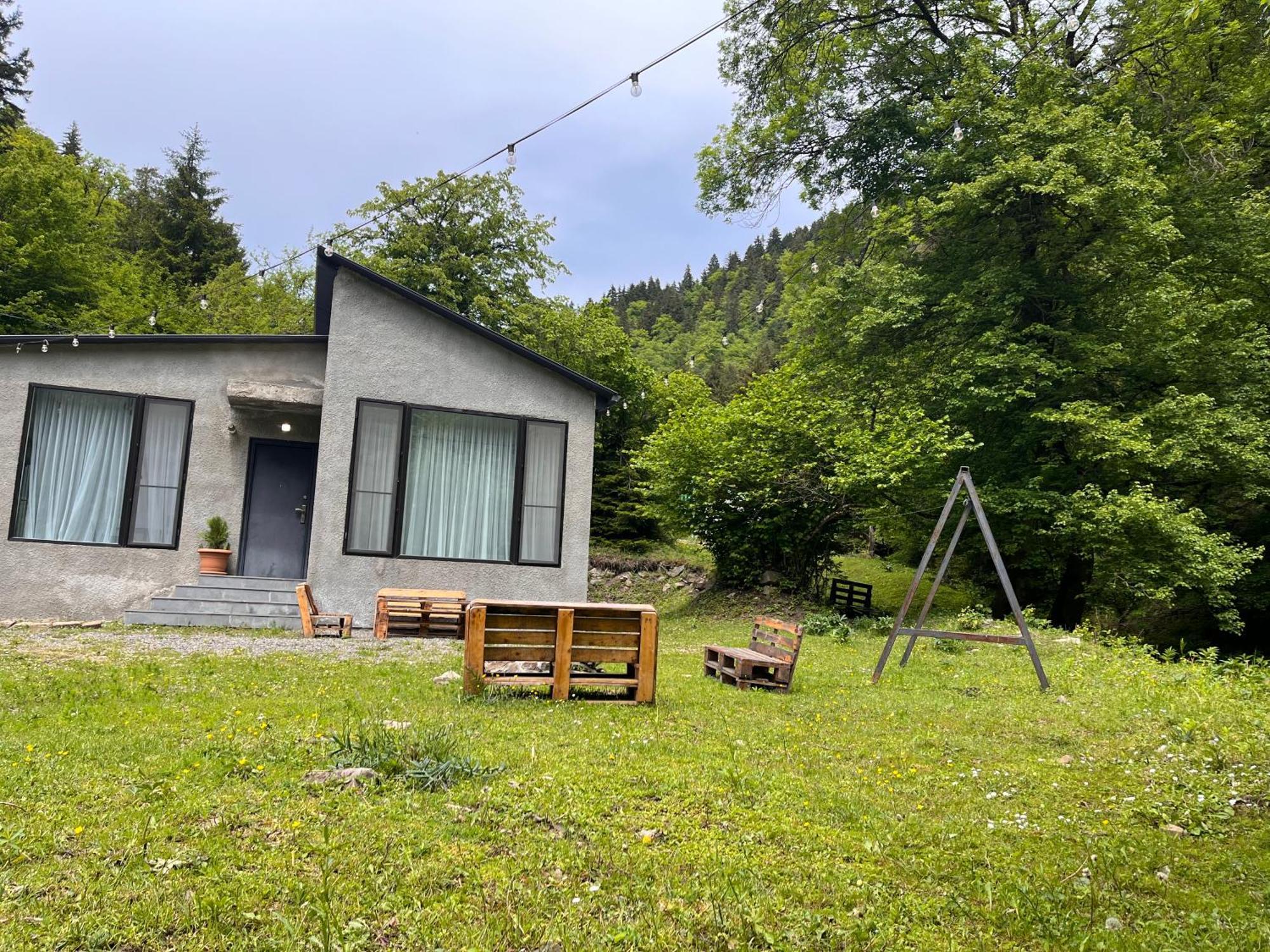Cozy House In The Forest Bordzjomi Buitenkant foto